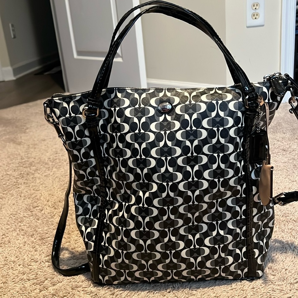 Coach Peyton Large Signature Tote/Shoulder Bag Black w/ Patent Leather - F25881